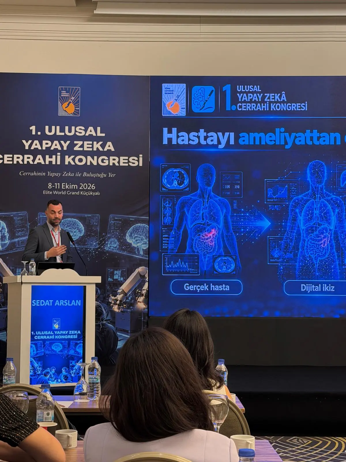 Assoc. Prof. Sedat Arslan presenting a comparison between a real patient and a digital twin